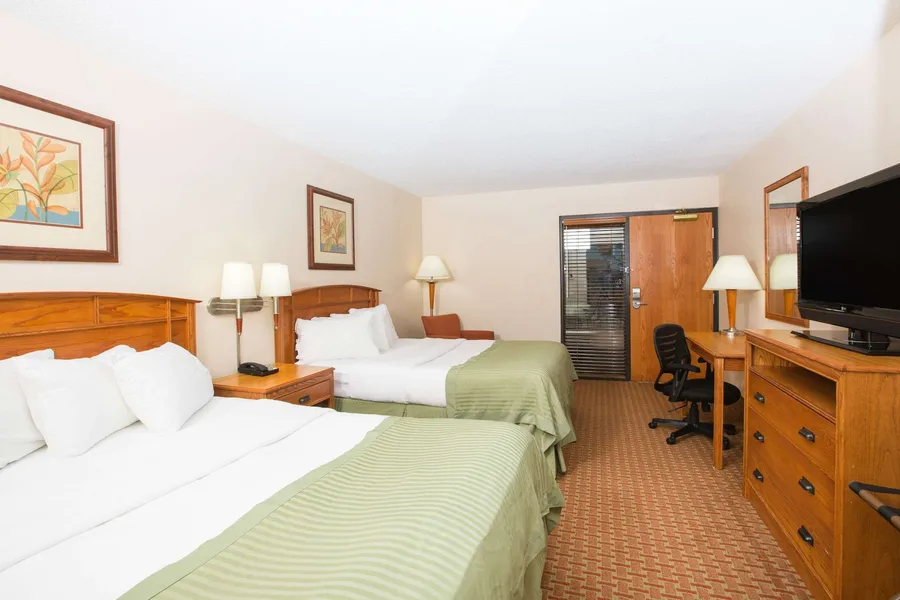 Ramada Tropics Resort & Conf Center by Wyndham Des Moines hotel detail image 6