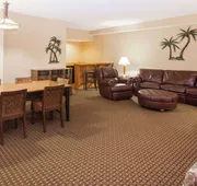 Ramada Tropics Resort & Conf Center by Wyndham Des Moines hotel detail image 7