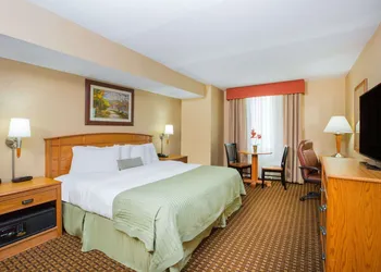 Ramada Tropics Resort & Conf Center by Wyndham Des Moines hotel thumbnail 8