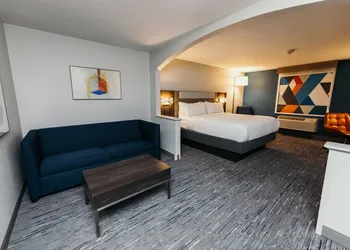 Holiday Inn Express and Suites Urbandale by IHG hotel thumbnail 3
