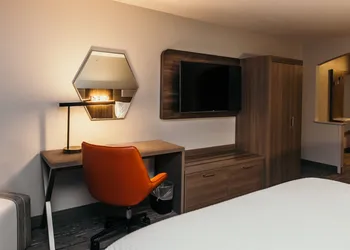 Holiday Inn Express and Suites Urbandale by IHG hotel thumbnail 6