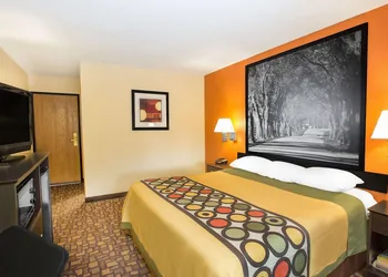 Super 8 by Wyndham Clive IA hotel thumbnail 7