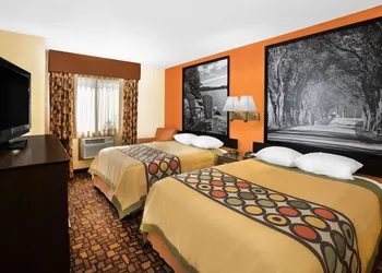 Super 8 by Wyndham Clive IA hotel thumbnail 3