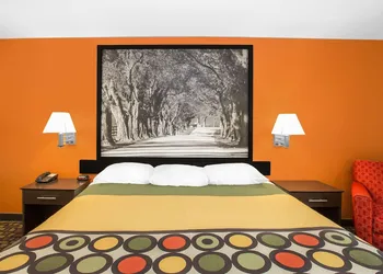 Super 8 by Wyndham Clive IA hotel thumbnail 5