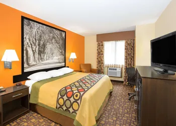 Super 8 by Wyndham Clive IA hotel thumbnail 6