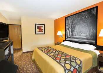 Super 8 by Wyndham Clive IA hotel thumbnail 7