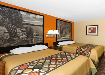 Super 8 by Wyndham Clive IA hotel thumbnail 8