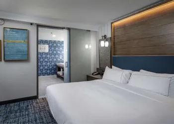 DoubleTree by Hilton Hot Springs hotel thumbnail 5