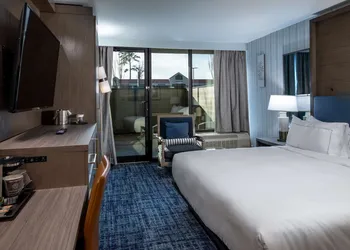 DoubleTree by Hilton Hot Springs hotel thumbnail 6