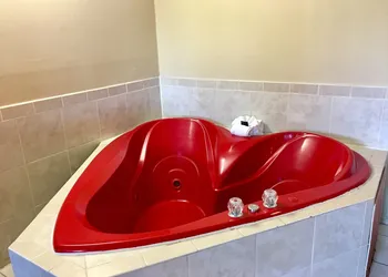 Red Carpet Inn hotel thumbnail 4