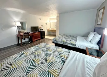 Red Carpet Inn hotel thumbnail 8