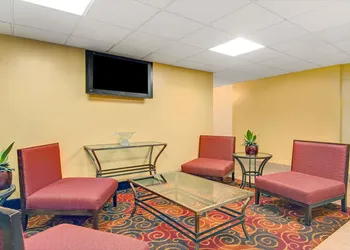 Super 8 by Wyndham Stamford/New York City Area hotel thumbnail 2