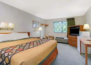 Super 8 by Wyndham Stamford/New York City Area hotel thumbnail 6