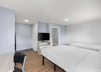 Birch Hill Suites - Lakeland hotel thumbnail 2