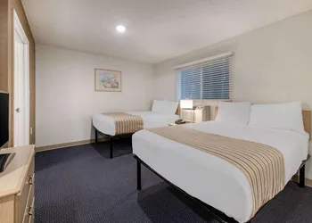 Birch Hill Suites - Lakeland hotel thumbnail 6