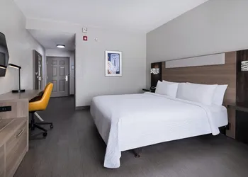Holiday Inn Express & Suites Lakeland North - I-4 by IHG hotel thumbnail 7