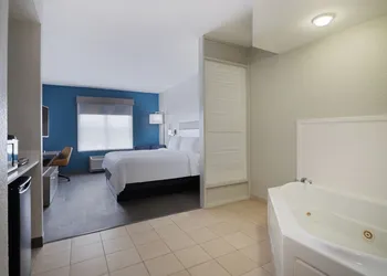 Holiday Inn Express & Suites Lakeland North - I-4 by IHG hotel thumbnail 8