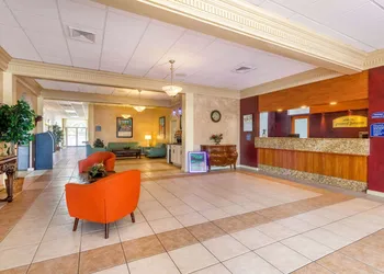 Howard Johnson by Wyndham Lakeland hotel thumbnail 2