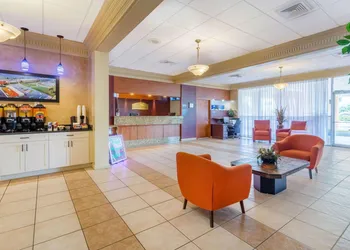 Howard Johnson by Wyndham Lakeland hotel thumbnail 3
