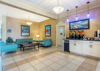 Howard Johnson by Wyndham Lakeland hotel thumbnail 4