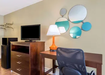 Howard Johnson by Wyndham Lakeland hotel thumbnail 8
