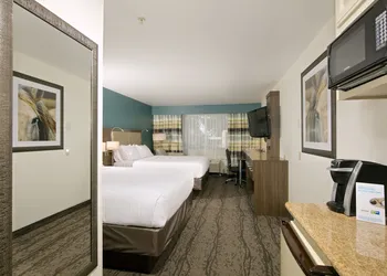 Holiday Inn Express & Suites Paso Robles by IHG hotel thumbnail 6