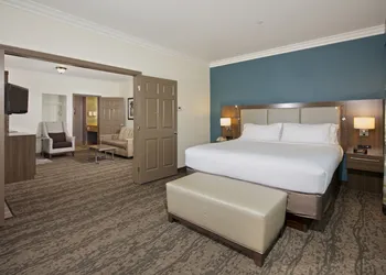 Holiday Inn Express & Suites Paso Robles by IHG hotel thumbnail 8