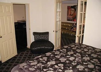 Summer Nites hotel thumbnail 7