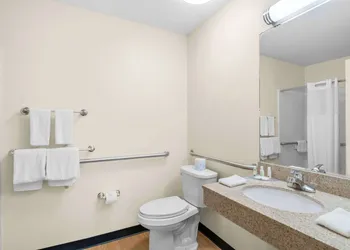 Quality Inn Queensbury - Lake George Area hotel thumbnail 8