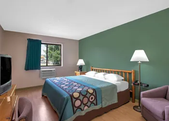 Super 8 by Wyndham Ticonderoga hotel thumbnail 8