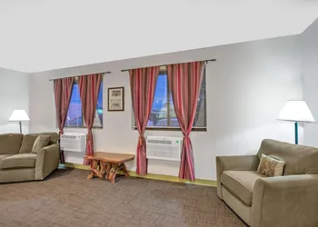 Super 8 by Wyndham Ticonderoga hotel thumbnail 2