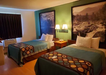 Super 8 by Wyndham Ticonderoga hotel thumbnail 3