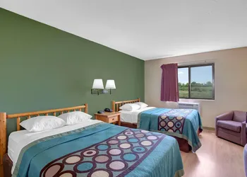Super 8 by Wyndham Ticonderoga hotel thumbnail 5