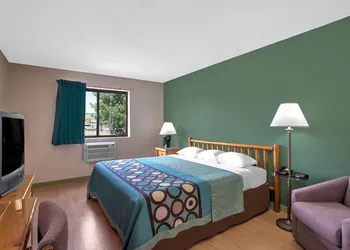 Super 8 by Wyndham Ticonderoga hotel thumbnail 8
