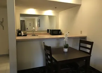 MorningGlory Inn & Suites hotel thumbnail 6