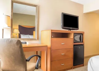 Quality Inn Spring Valley - Nanuet hotel thumbnail 3