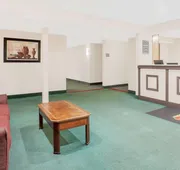 Super 8 by Wyndham Middletown hotel detail image 3