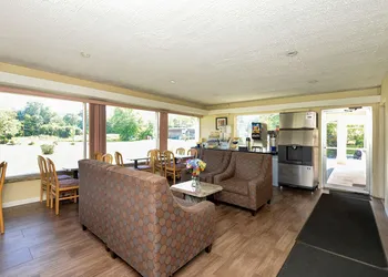 Americas Best Value Inn at Central Valley-Woodbury hotel thumbnail 2