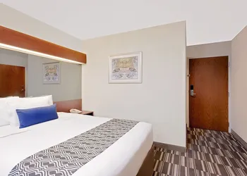 Microtel Inn & Suites by Wyndham Middletown hotel thumbnail 4