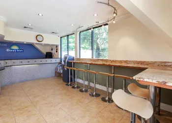 Days Inn by Wyndham Nanuet / Spring Valley hotel thumbnail 2
