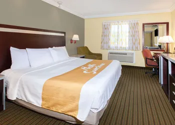Days Inn by Wyndham Nanuet / Spring Valley hotel thumbnail 3