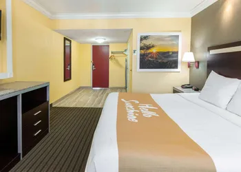 Days Inn by Wyndham Nanuet / Spring Valley hotel thumbnail 4