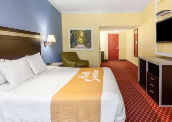 Days Inn by Wyndham Nanuet / Spring Valley hotel thumbnail 8