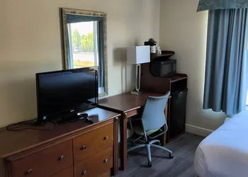 Baymont By Wyndham Gainesville I-75 hotel thumbnail 5