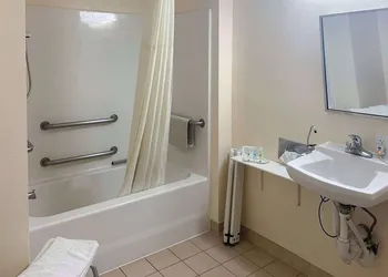 Quality Inn Gainesville I-75 hotel thumbnail 5