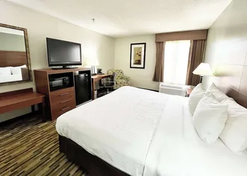 Quality Inn Gainesville I-75 hotel thumbnail 6