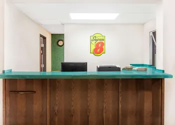 Super 8 by Wyndham Conway hotel thumbnail 2