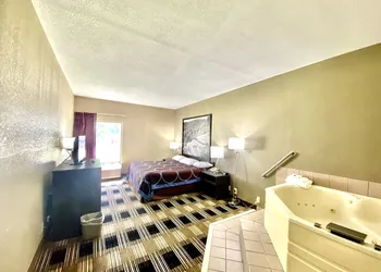 Super 8 by Wyndham Conway hotel thumbnail 3