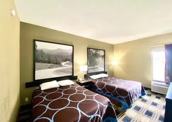 Super 8 by Wyndham Conway hotel thumbnail 4