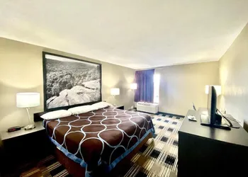 Super 8 by Wyndham Conway hotel thumbnail 7